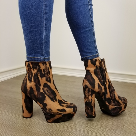 Leopard animal print platform ankle booties - Picture 3 of 8